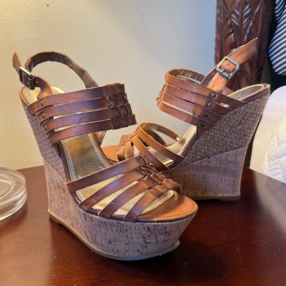 Bakers súper hi wedge straw and cork platform vintage sexy wedges. Never worn